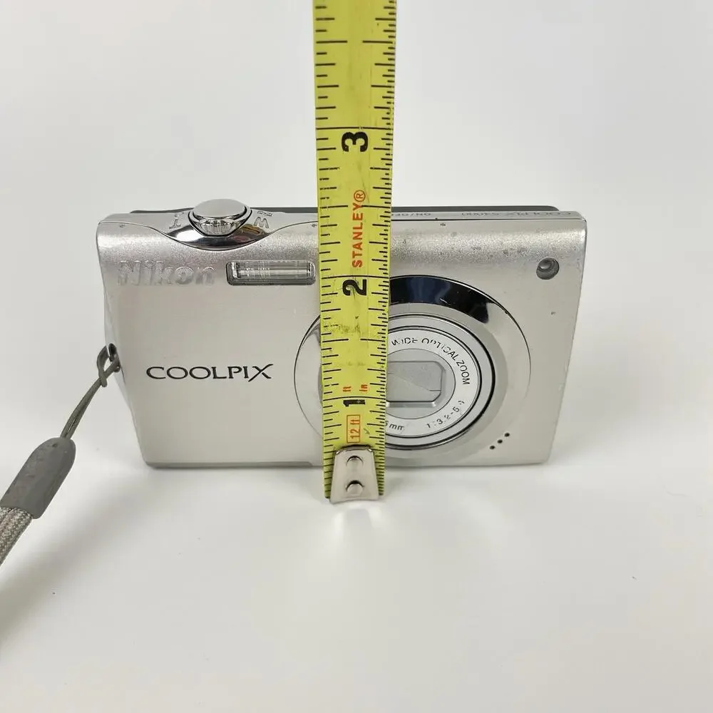 Nikon COOLPIX S4000 12.0MP Digital Camera Silver - FOR PARTS LENS ERROR